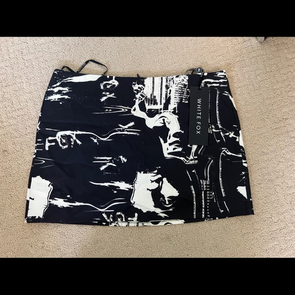 white fox mini skirt brand new with tags - Picture 4 of 4